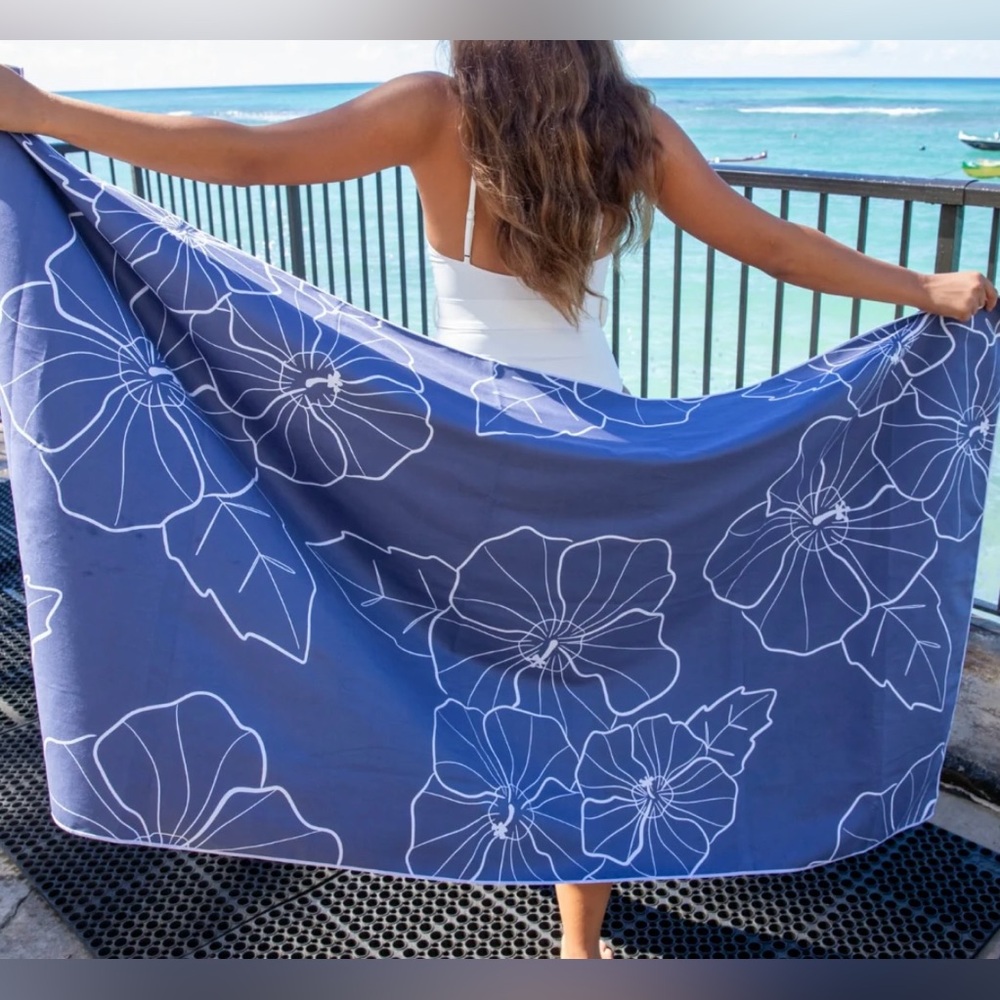 NEW Misha Hawaii Home Kai Beach Blanket